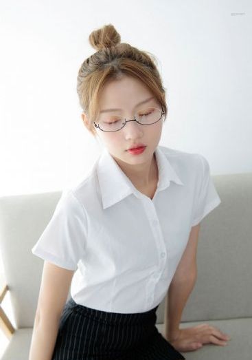 美女打扑克在线观看_超清影视在线观看